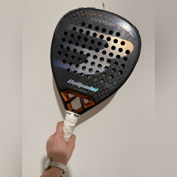 Bullpadel Vertex 04 Padel Racket - Picture 9 of 15